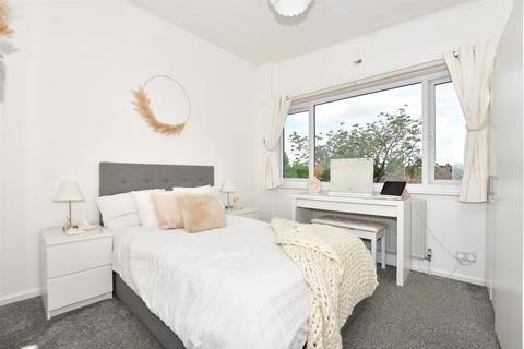 17 Appleshaw Close, Gravesend, DA11 7PB