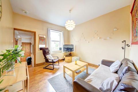 2 bedroom apartment to rent, Northcote Road, SW11