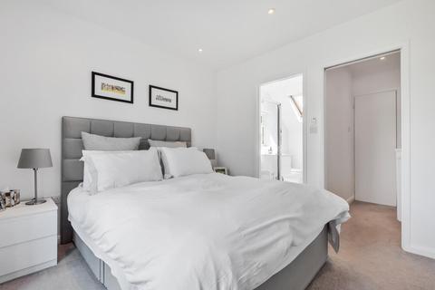 40 Hamilton Road, London, SW19 1JF