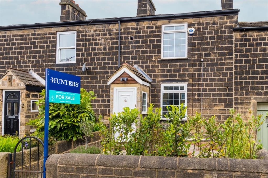 Long Row, Horsforth, LS18 2 bed terraced house £260,000