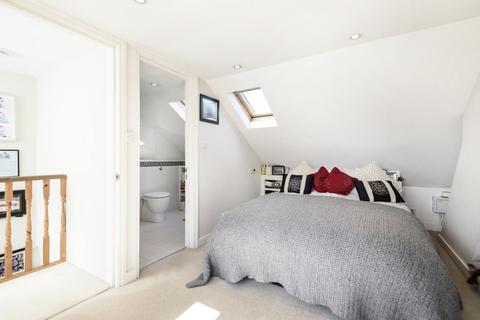44 Steerforth Street, London, SW18 4HF