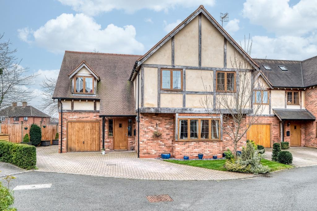Lyttelton Road,Droitwich,WR9 7AB 6 bed detached house £700,000