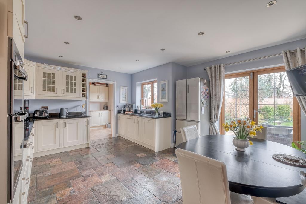 Lyttelton Road,Droitwich,WR9 7AB 6 bed detached house £700,000