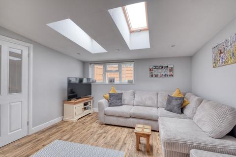 3 Laxton Avenue, Worcester, WR2 6EJ