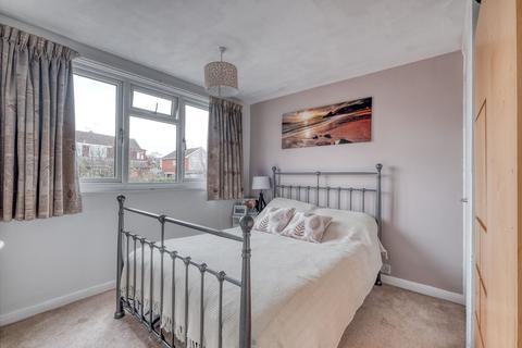 3 Laxton Avenue, Worcester, WR2 6EJ