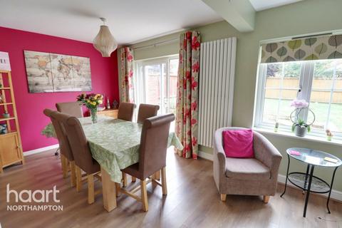 44 The Spinney, Grange Park, Northampton, NN4 5BT