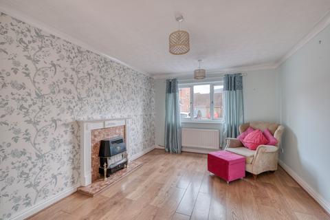 3 Beeston Gardens, Berkeley Alford, Worcester, WR4 0JT