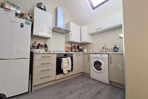 1 bedroom house to rent, Moorland Road, Leeds