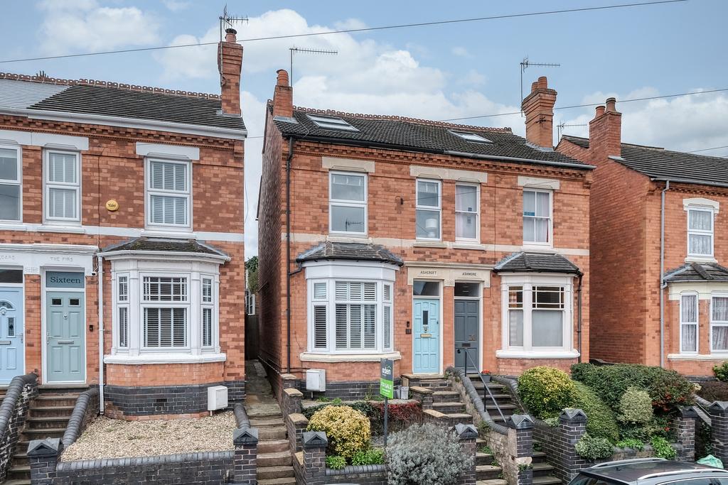 Woolhope Road,Worcester,WR5 2AS 3 bed semidetached house £275,000