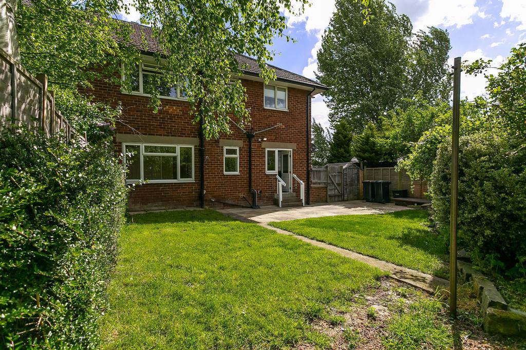 Eleanor Drive, Harrogate, HG2 2 bed ground floor flat £177,000