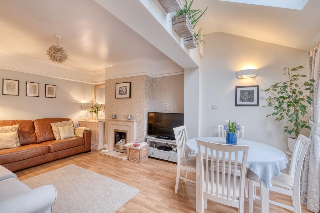 Camp Hill Road,Worcester,WR5 2HE 3 bed semidetached house £350,000