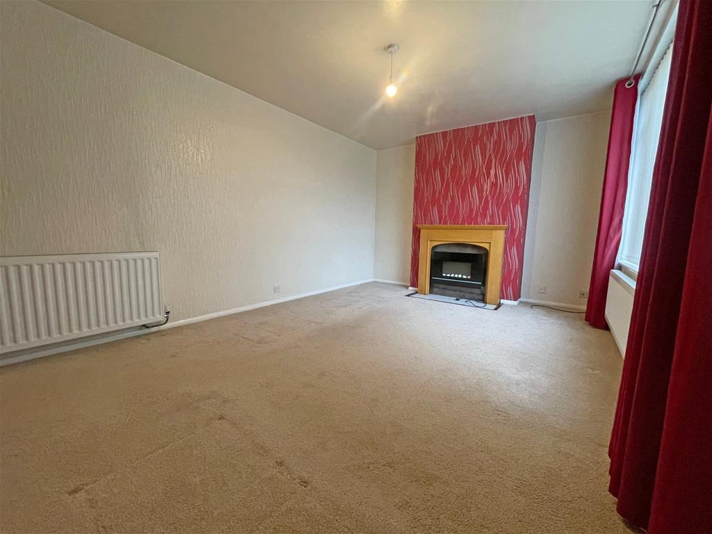Welland Avenue, Gartree, Market Harborough, LE16 7RN 4 bed semi