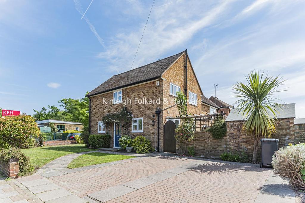 Chamberlain Crescent, West Wickham 3 bed semidetached house £625,000