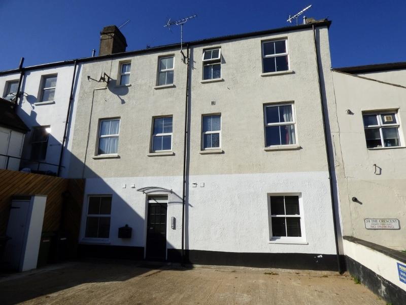 LEATHERHEAD 1 bed flat £895 pcm (£207 pw)
