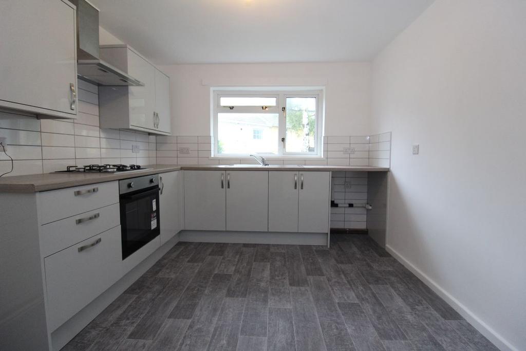 Idris Davies Place, Rhymney, Tredegar 2 bed flat £550 pcm (£127 pw)
