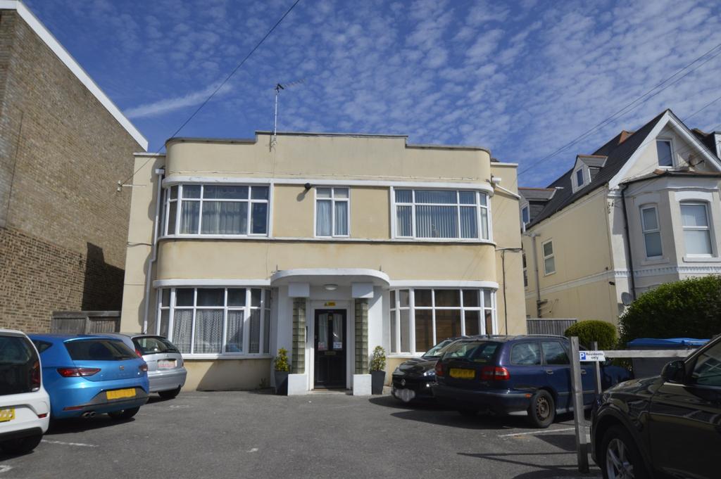 Westby Road, Bournemouth, Dorset, BH5 1 bed flat £600 pcm (£138 pw)