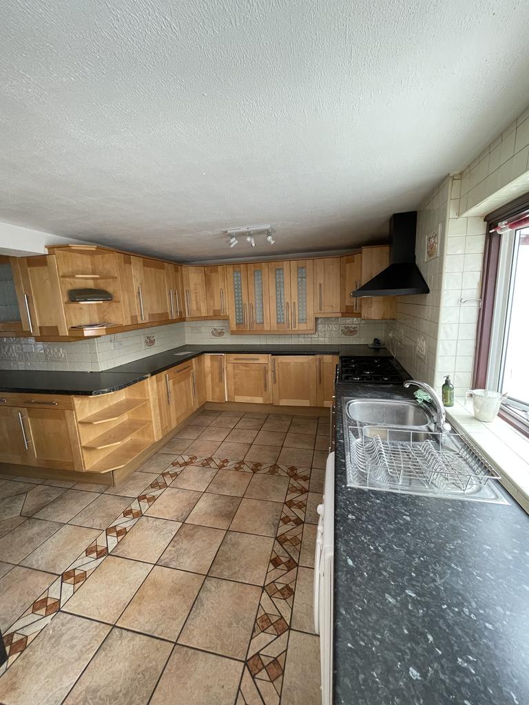 Crow Lane, Romford RM7 5 bed terraced house £2,000 pcm (£462 pw)
