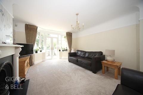 10 Knoll Rise, Luton, LU2 7JA