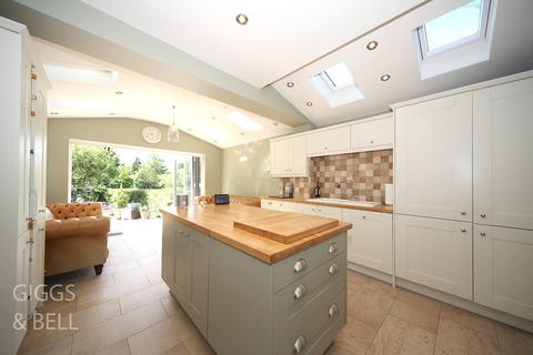 10 Knoll Rise, Luton, LU2 7JA