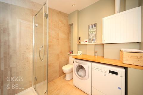 10 Knoll Rise, Luton, LU2 7JA