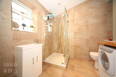 10 Knoll Rise, Luton, LU2 7JA