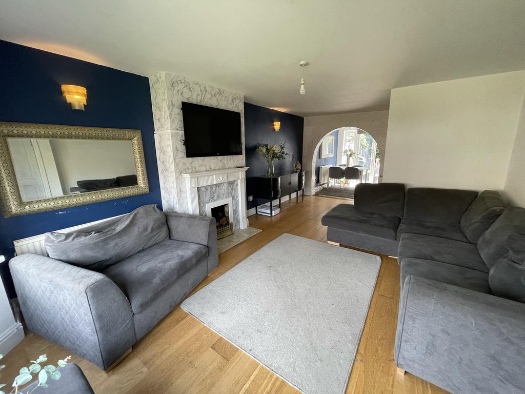 Park Drive, Leicester Forest East 3 bed semidetached house £185,000