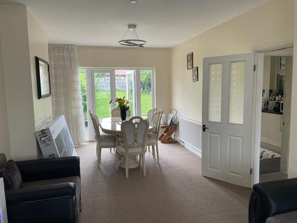 Aberdale Road, Leicester 3 bed semidetached house £950 pcm (£219 pw)