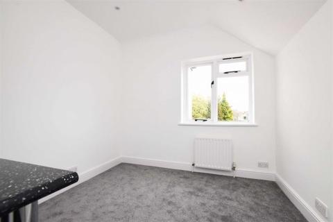 Flat 4, 48 Percy Road, Hampton, TW12 2JR