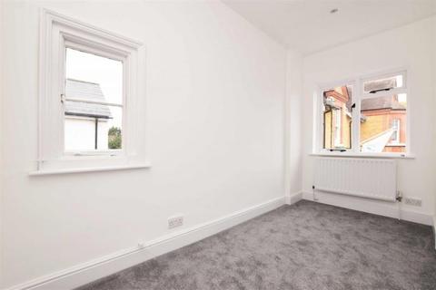 Flat 4, 48 Percy Road, Hampton, TW12 2JR