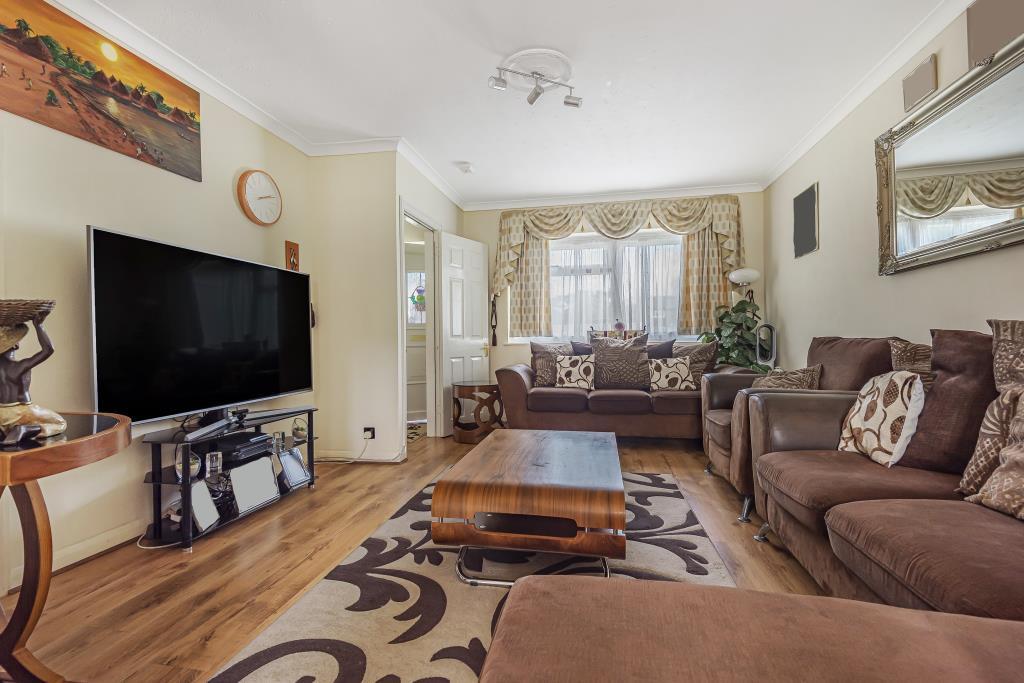 Thatcham, Berkshire, RG19 3 bed terraced house to rent £1,500 pcm (£