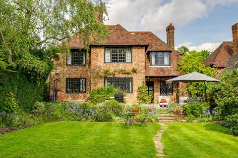 56 Deansway, London, N2 0JE