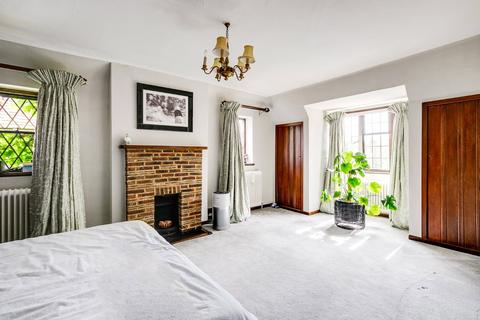 56 Deansway, London, N2 0JE