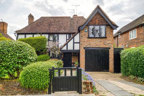 56 Deansway, London, N2 0JE