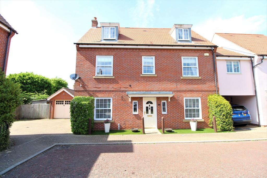 Whitebeam Close, Mile End... 5 bed link detached house £550,000