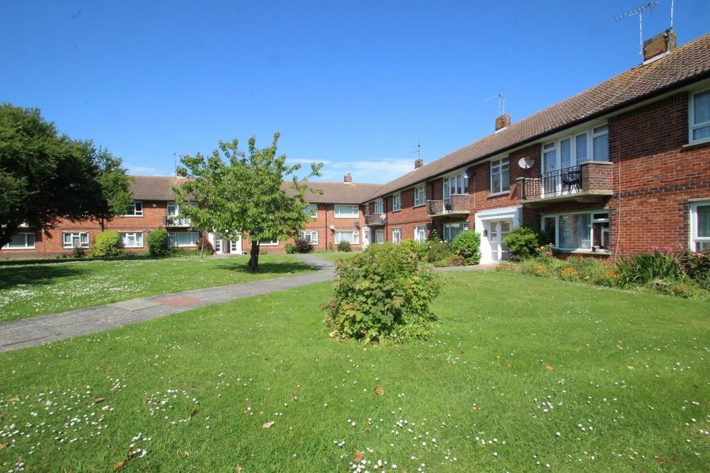 Meadow Way, Littlehampton 3 bed apartment £240,000