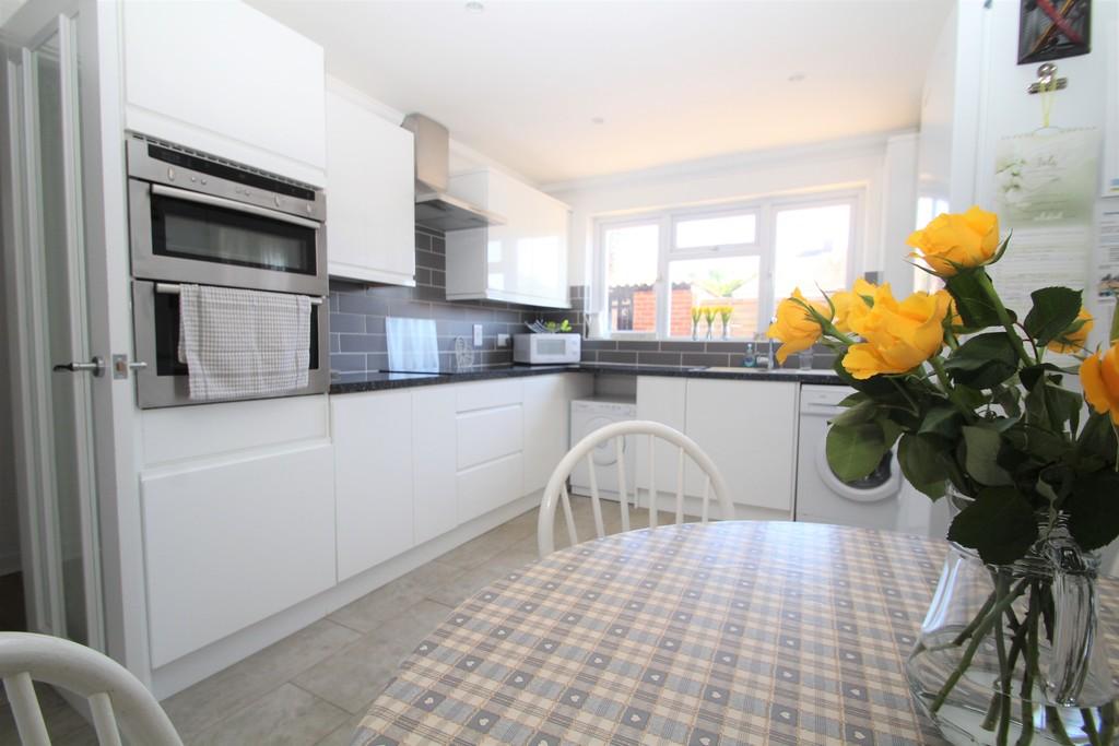 Meadow Way, Littlehampton 3 bed apartment £240,000