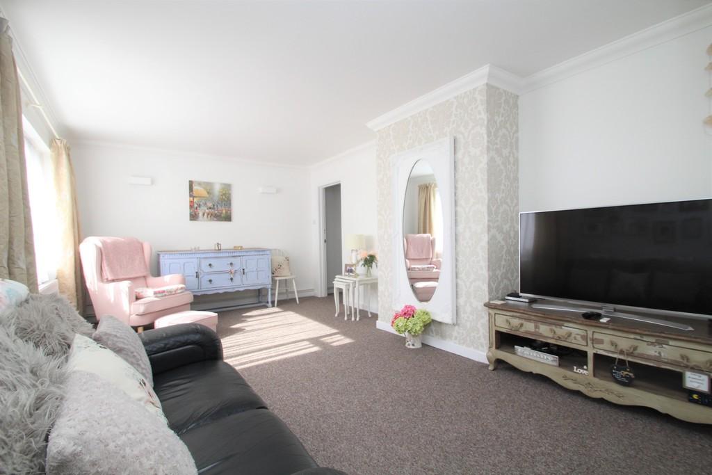 Meadow Way, Littlehampton 3 bed apartment £240,000