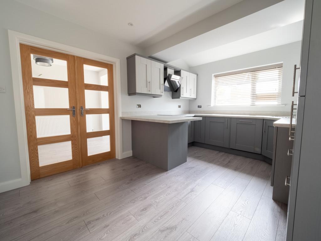 Knowlesly Road, Darwen 3 bed semidetached house £1,000 pcm (£231 pw)