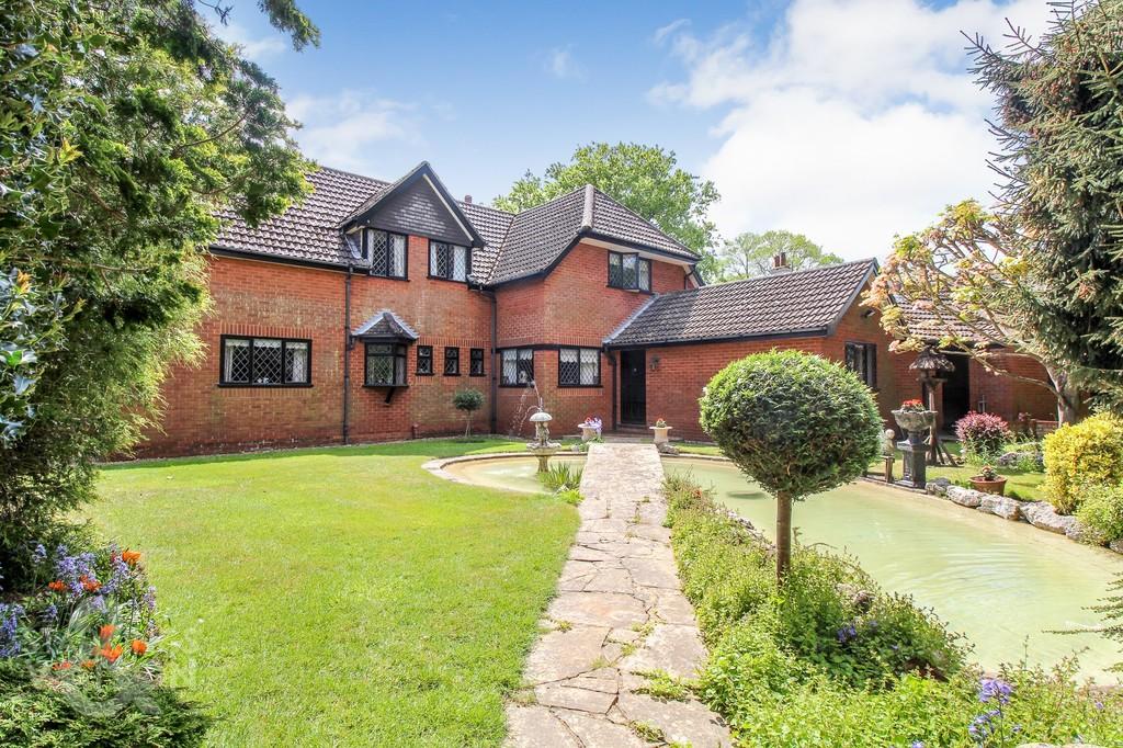 Church Lane, Bradwell, Great Yarmouth 6 bed detached house for sale £