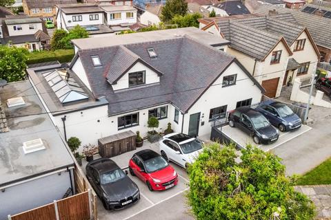 4 bedroom detached house for sale - Hillview Road, Rayleigh