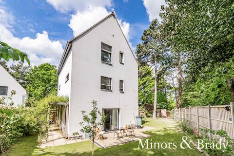 7 Carrowbreck Close, Norwich, NR6 5FB