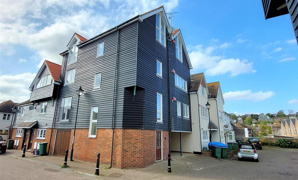Newmans Close, Hythe 2 bed flat £285,000