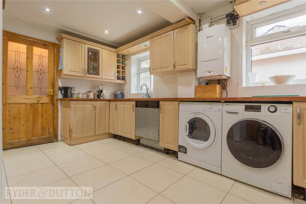 Wilson Avenue, Heywood, Lancashire, OL10 4 bed semidetached house £