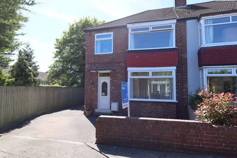 Chelmsford Avenue, Fairfield, StocktononTees, TS18 5AG 3 bed semi