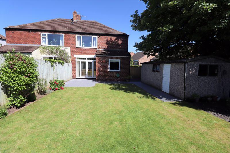 Chelmsford Avenue, Fairfield, StocktononTees, TS18 5AG 3 bed semi