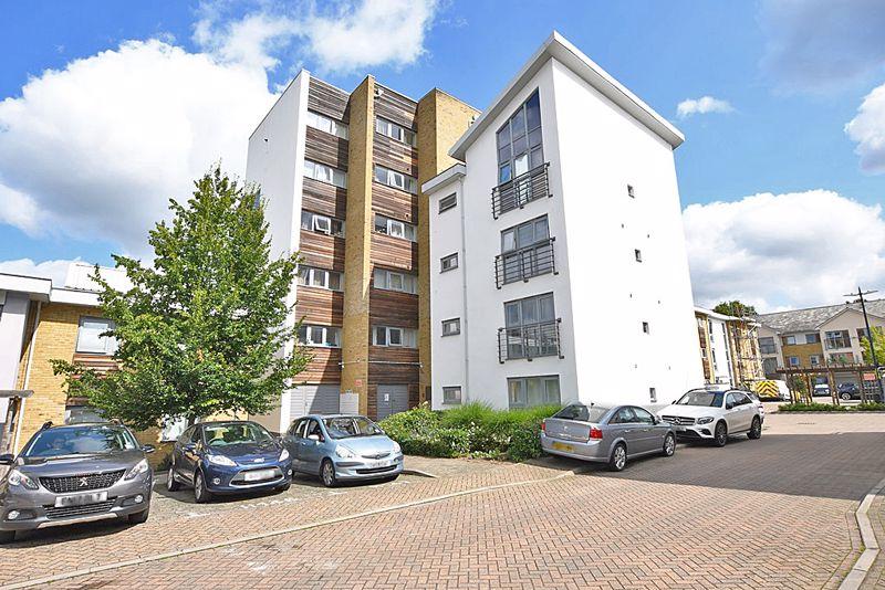 Arundel Square, Maidstone 2 bed apartment £1,050 pcm (£242 pw)