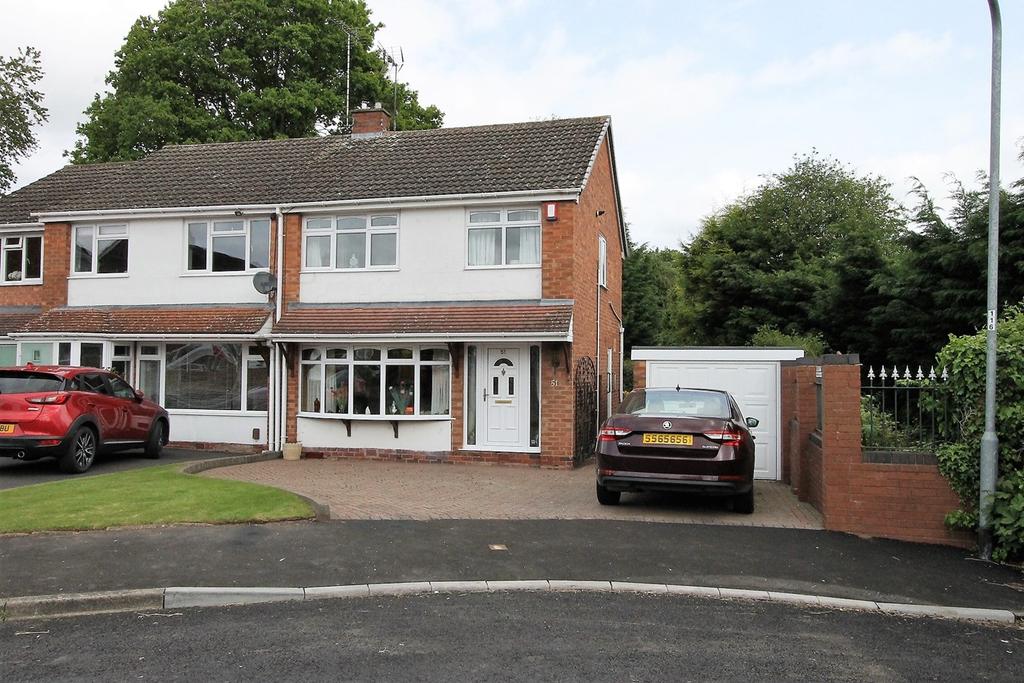 Willow Close, Hagley, Stourbridge, DY9 3 bed semidetached house £300,000