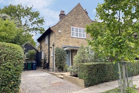 5 Asmuns Place, London, NW11 7XE