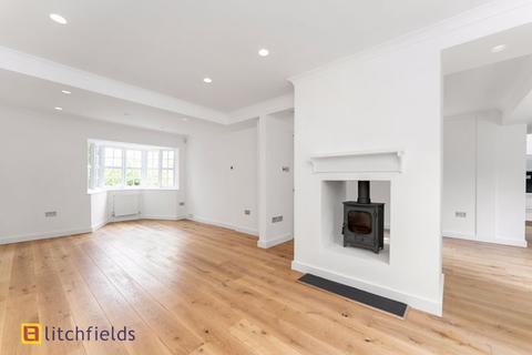 5 Asmuns Place, London, NW11 7XE
