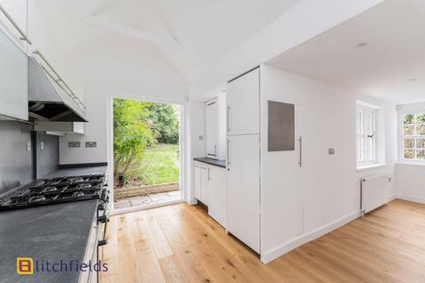 5 Asmuns Place, London, NW11 7XE